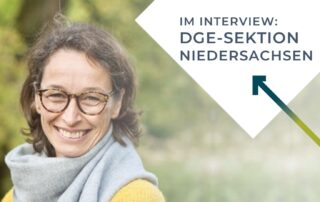 Folie mit Dörthe Hennemann (DGE Sektion Niedersachsen) und dem Schriftzug oben rechts "im Interview: DGE-Sektion Niedersachsen"