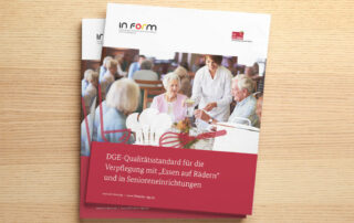 Dekoratives Foto zum "DGE Qualitätsstandard für die Verpflegung mit Essen auf Rädern und in Senioreneinrichtungen